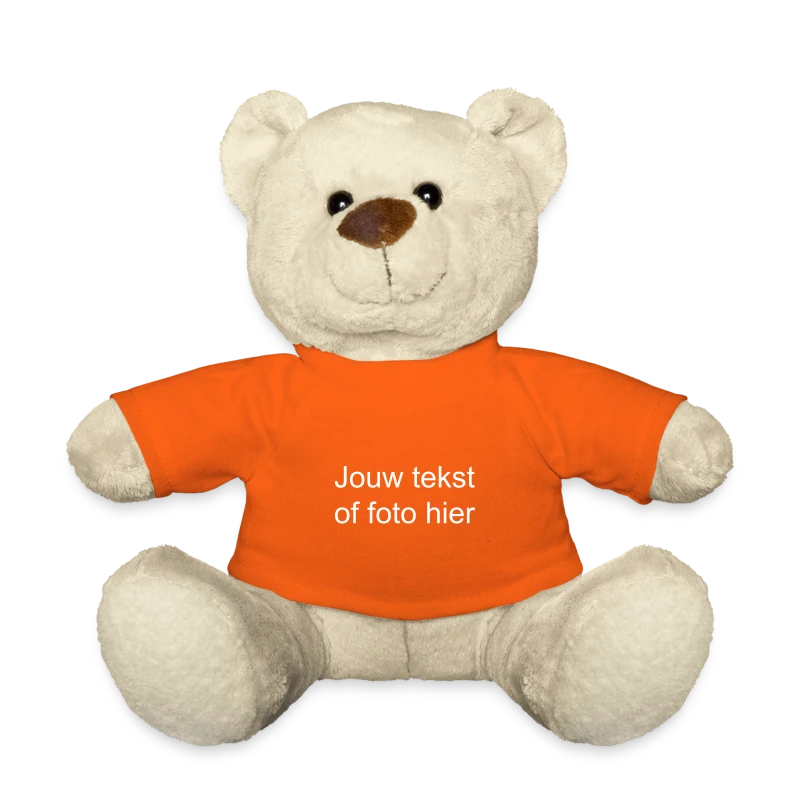 Knuffelbeer met een oranje T-shirt waarop de tekst 'Jouw tekst of foto hier' staat.